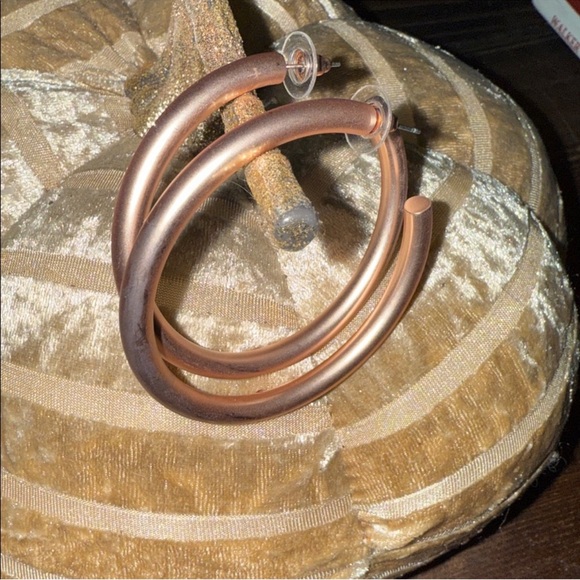 🆕🌿💛ROSE GOLD 50mm Metal Bold Hoop Earrings - Picture 3 of 9